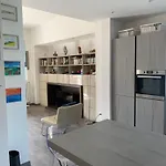 Casa Biancola, Centro *