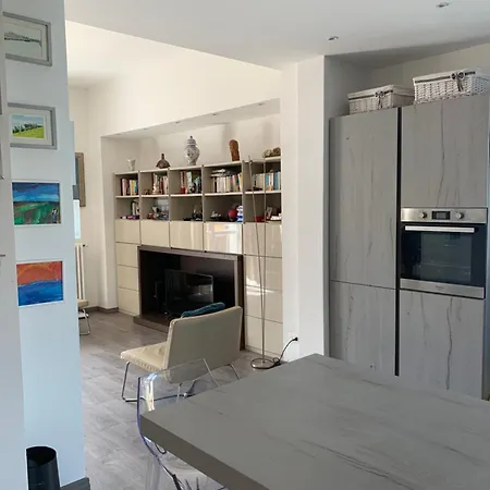 Casa Biancola, Centro *