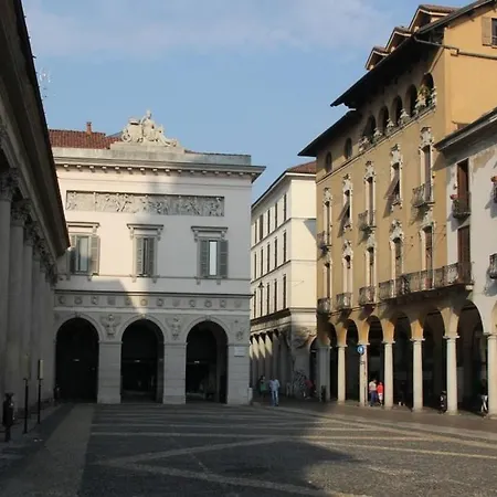 Casa Biancola, Centro *