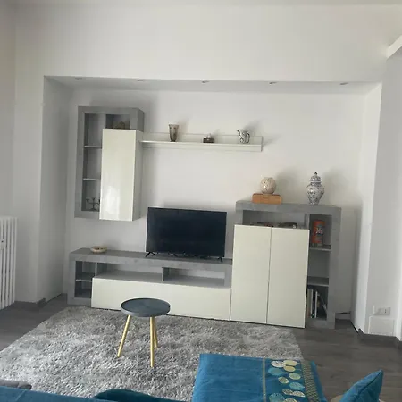Casa Biancola, 130 M2 In Centro, 3 Camere, 2 Bagni Indipendenti דירה נוברה